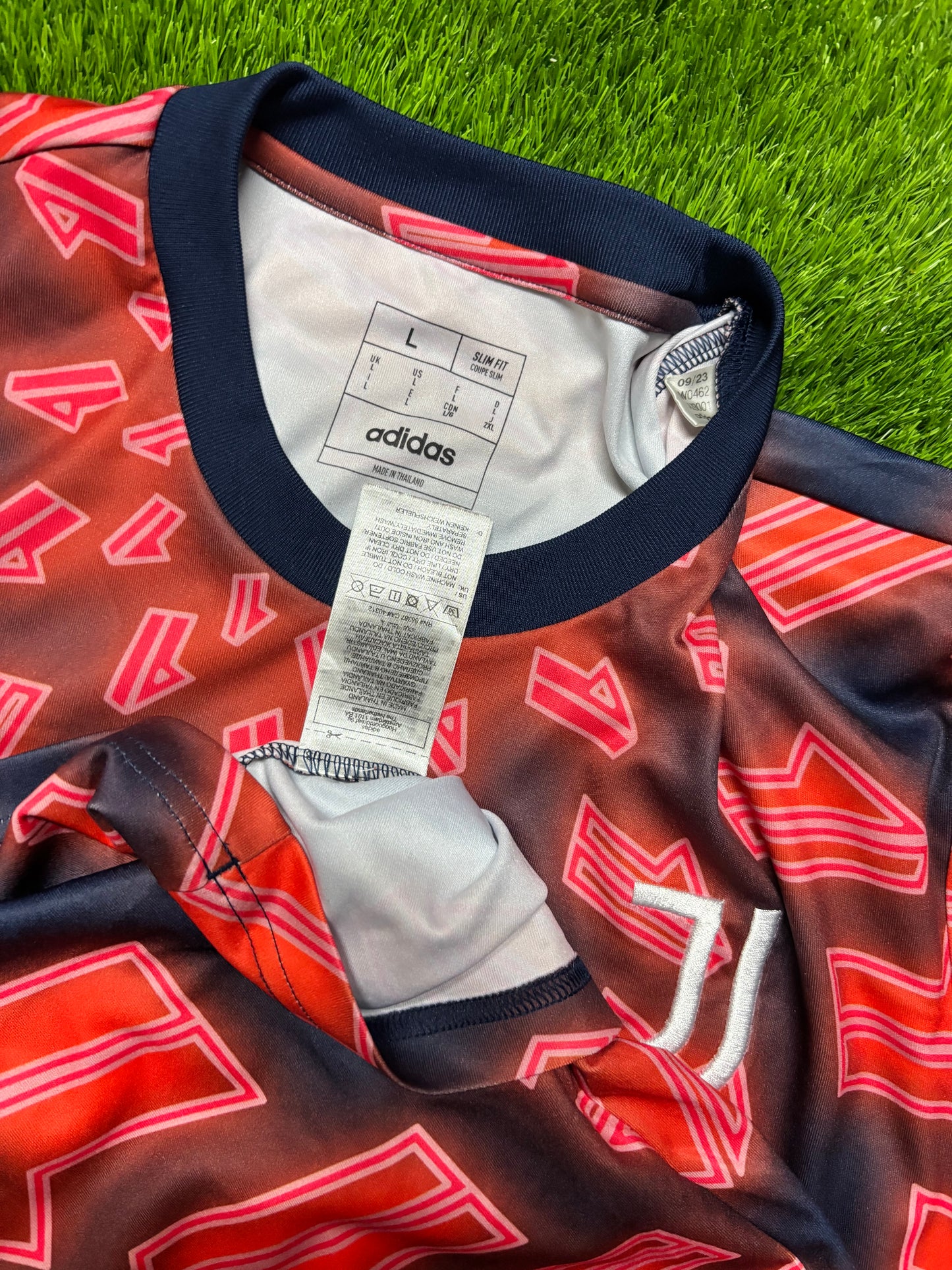 Juventus 2022/23 Pre Match Training Shirt (L)